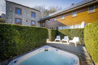 Modern holiday home for 16 to 18 persons with sauna and outdoor jacuzzi in Durbuy