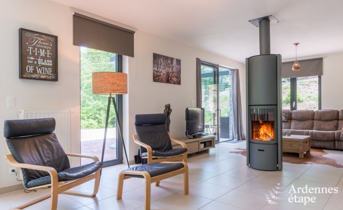 Superb contemporary villa for eight people on the edge of a golf course in Durbuy.