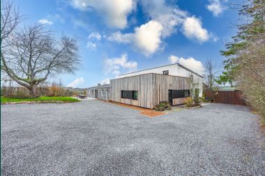 Spacious luxury villa with sauna, private garden and bar, near Durbuy