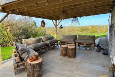 Spacious luxury villa with sauna, private garden and bar, near Durbuy