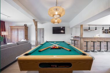 Spacious luxury villa with sauna, private garden and bar, near Durbuy