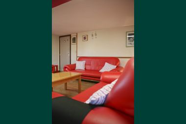 Large farmhouse holiday home in Durbuy, 8 bedrooms, 7 bathrooms, private garden, facilities for families and cyclists, Ardennes