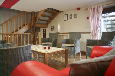 Large farmhouse holiday home in Durbuy, 8 bedrooms, 7 bathrooms, private garden, facilities for families and cyclists, Ardennes