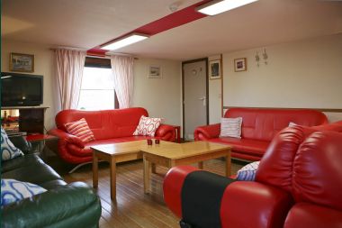 Large farmhouse holiday home in Durbuy, 8 bedrooms, 7 bathrooms, private garden, facilities for families and cyclists, Ardennes