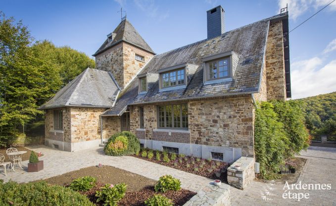 Castle in Ereze for 12/15 persons in the Ardennes