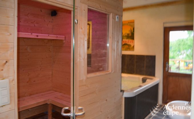 Village holiday house with and jacuzzi for 12 persons in Erezée