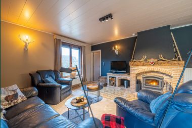 Cozy gîte for 6 people in Erezée, Ardennes: enjoy comfort, jacuzzi and proximity to nature