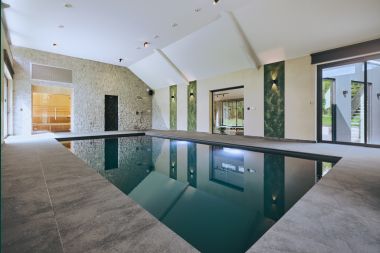 Luxurious villa in Erezée with 9 bedrooms, 9 bathrooms, indoor pool, sauna and large garden for 24 people