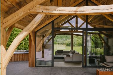 Luxurious villa in Erezée with 9 bedrooms, 9 bathrooms, indoor pool, sauna and large garden for 24 people