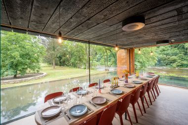 Exceptional holiday home in Esneux for 18 people with 6 bedrooms, infinity pool and outdoor jacuzzi