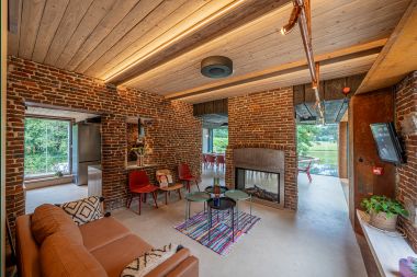 Exceptional holiday home in Esneux for 18 people with 6 bedrooms, infinity pool and outdoor jacuzzi