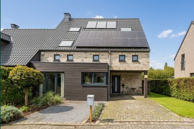 Comfortable house for 7 people in Eupen with 4 bedrooms, modern kitchen, private terrace and garden