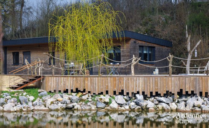 6-guest Ardennes chalet with pond in Florennes