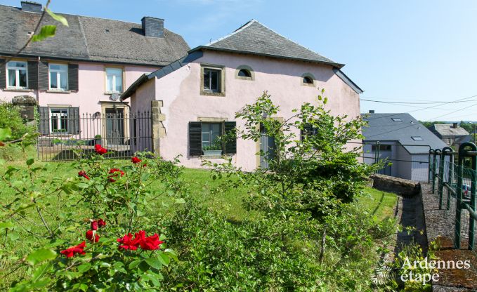 Cosy holiday cottage for 4 pers. to rent at the heart of a village near Florenville