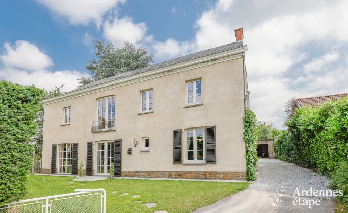 Family-friendly holiday home for 16 in Fosses-la-Ville