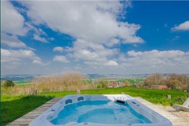 Luxury villa in Frasnes-lez-Anvaing for 6/8 persons