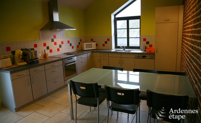 Spacious and comfortable holiday apartment for eight people in Froidchapelle
