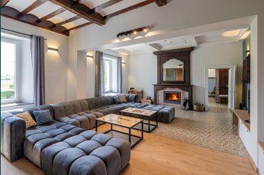 Castle in Froidchapelle for 19 persons with 5 double rooms with private bathroom