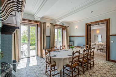 Castle in Froidchapelle for 19 persons with 5 double rooms with private bathroom