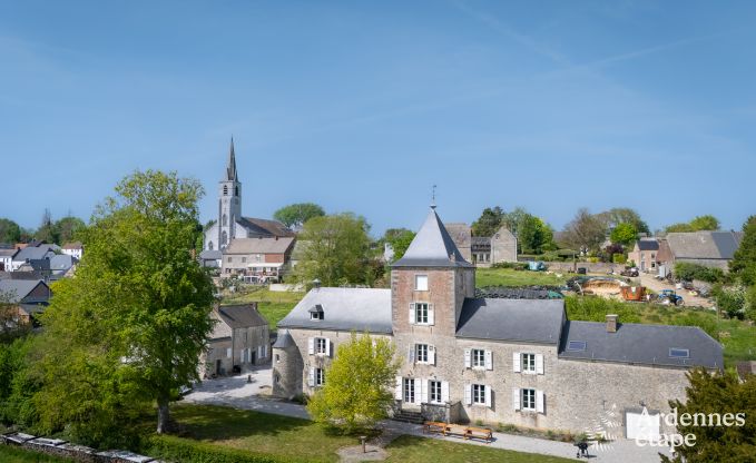 Castle in Froidchapelle for 19 persons with 5 double rooms with private bathroom