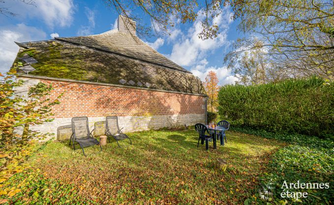 Charming farmhouse in Froidchapelle with 2 bedrooms and private garden