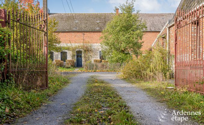 Charming farmhouse in Froidchapelle with 2 bedrooms and private garden