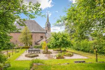 Luxury castle for 15 in Gedinne, Ardennes. With among others sauna and garden