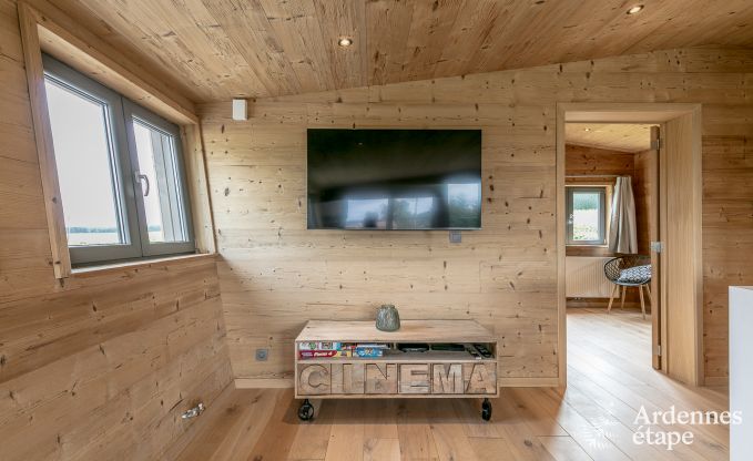 Warm and neat chalet for eight people in Gedinne