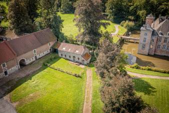 Holiday house for 6 on the property of a castle in the Ardennes