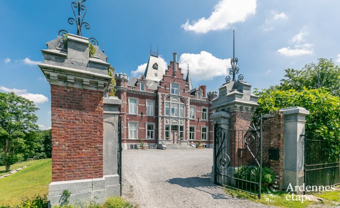 Castle stay in Gesves for 16 people in the Ardennes