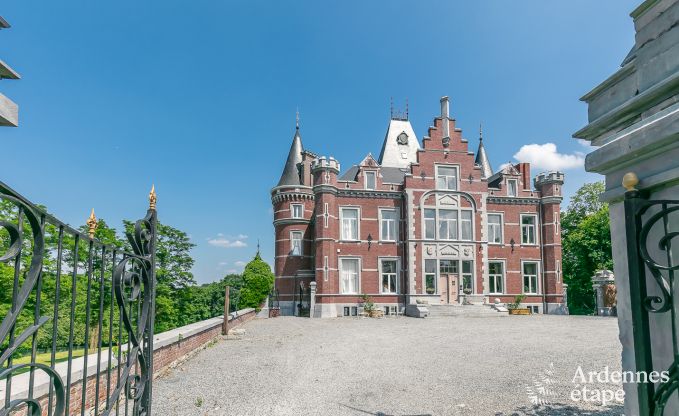 Castle stay in Gesves for 16 people in the Ardennes