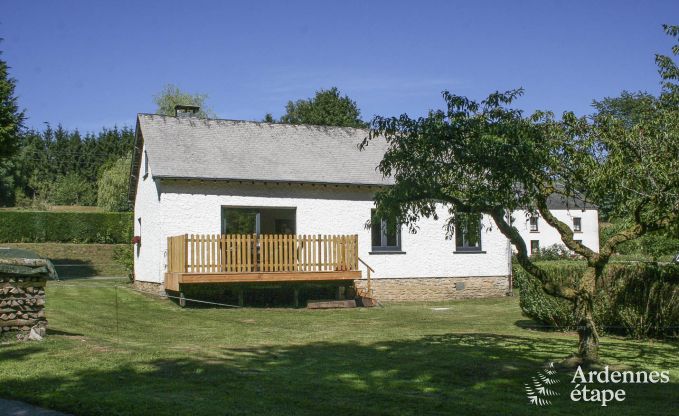 Charming countryside home located in a lovely bucolic setting