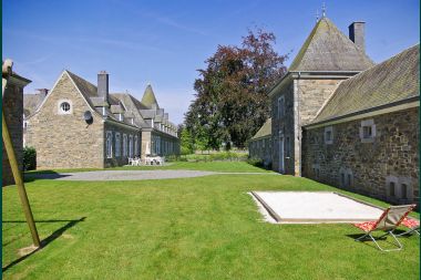 Elegant castle outbuilding in Libin for 14 persons in the Ardennes