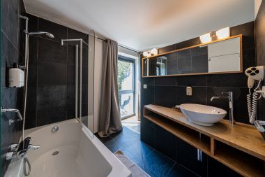 Spacious holiday home in Libin for 15 people with private bathrooms and professional kitchen