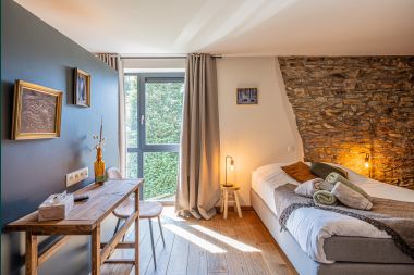 Spacious holiday home in Libin for 15 people with private bathrooms and professional kitchen