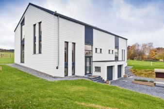 Modern holiday house for 8 persons with wellness area in Lierneux