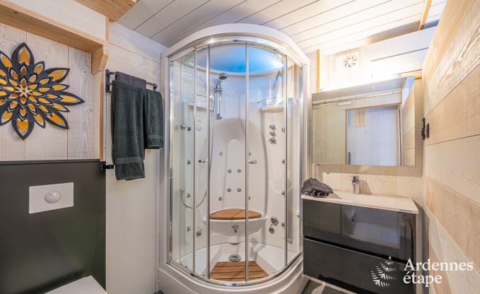 Romantic stay in Lierneux in the Ardennes: Charming holiday home with large jacuzzi, sauna and swimming pool for couples.