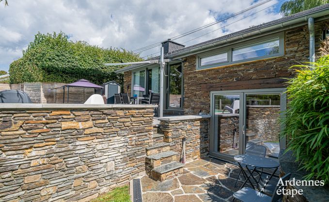 Romantic stay in Lierneux in the Ardennes: Charming holiday home with large jacuzzi, sauna and swimming pool for couples.