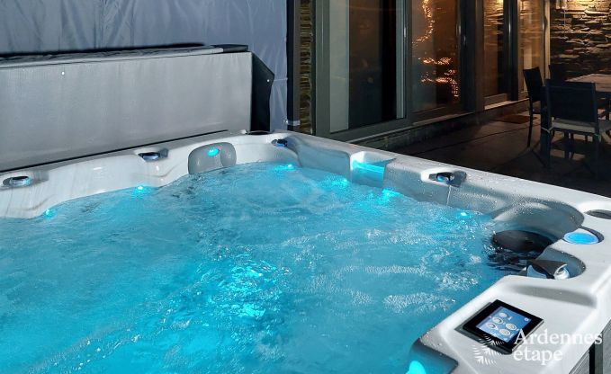 Romantic stay in Lierneux in the Ardennes: Charming holiday home with large jacuzzi, sauna and swimming pool for couples.