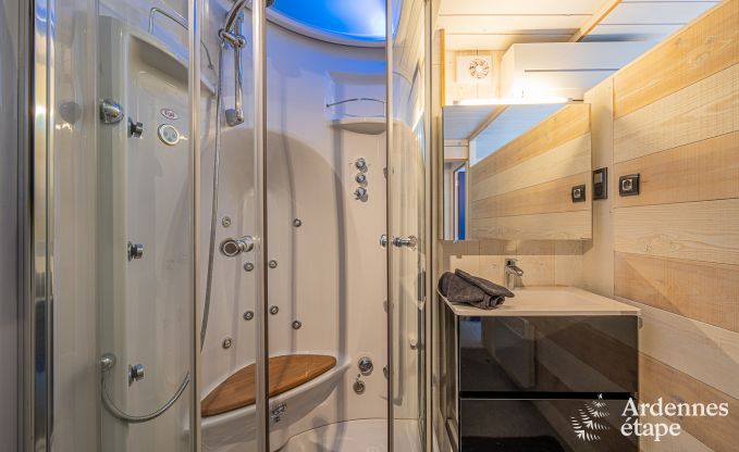 Romantic stay in Lierneux in the Ardennes: Charming holiday home with large jacuzzi, sauna and swimming pool for couples.