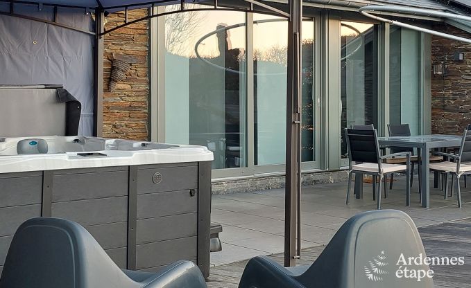 Romantic stay in Lierneux in the Ardennes: Charming holiday home with large jacuzzi, sauna and swimming pool for couples.