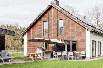 Holiday chalet with a sauna and outdoor hot tub for 14 guests in Malmedy