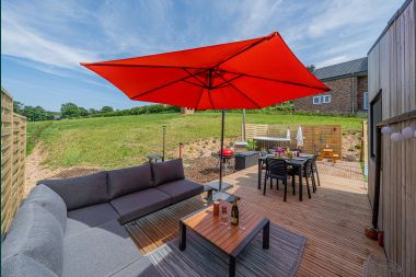 Tiny house for 6 persons (max 4 adults) with 3 bedrooms, hot tub, playground and barbecue near Malmedy