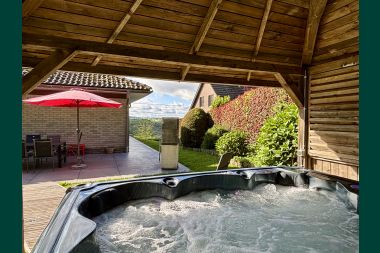 Holiday cottage with sauna, jacuzzi, games and beautiful views over the hills of Malmedy for 6/8 persons in the Ardennes