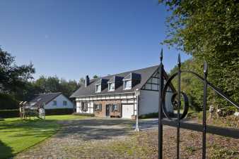 Luxurious villa for 12 people in Malmedy with sauna and jacuzzi