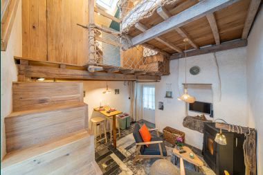 Original and cozy holiday home for 2 people in Manhay with private terrace and wood pellet stove