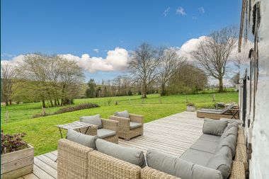 Charming and stylish little farmhouse for 14 people and 2 dogs in Manhay