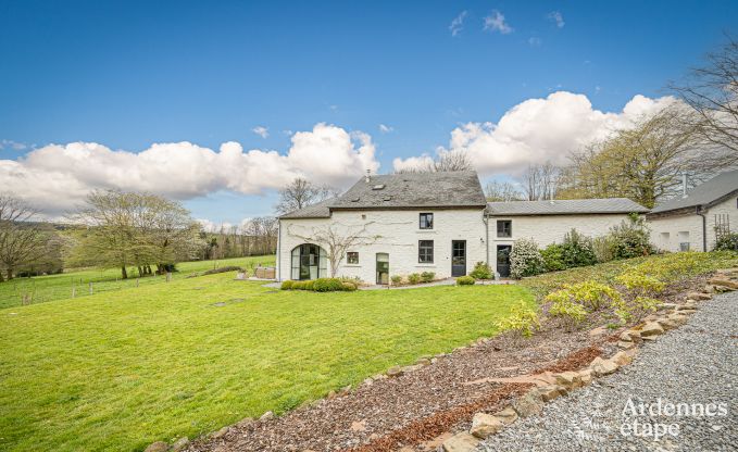 Charming and stylish little farmhouse for 14 people and 2 dogs in Manhay