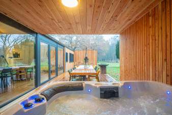 Holiday home for 4-6 people with hot tub in Manhay