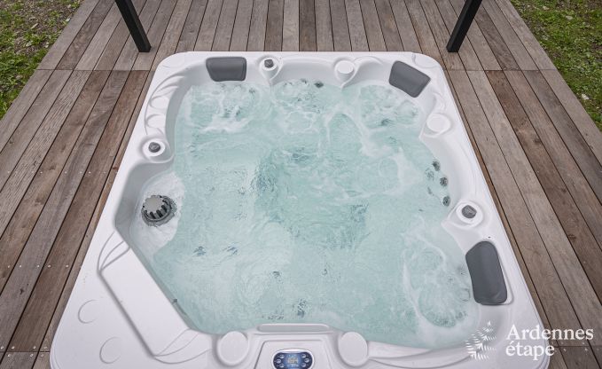 Luxury holiday home with a jacuzzi to rent in the Ardennes for eight people